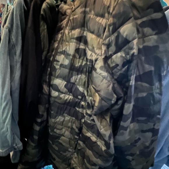 LOT OF 18 PLUS SIZE JACKETS AND COATS!! - Picture 4 of 6
